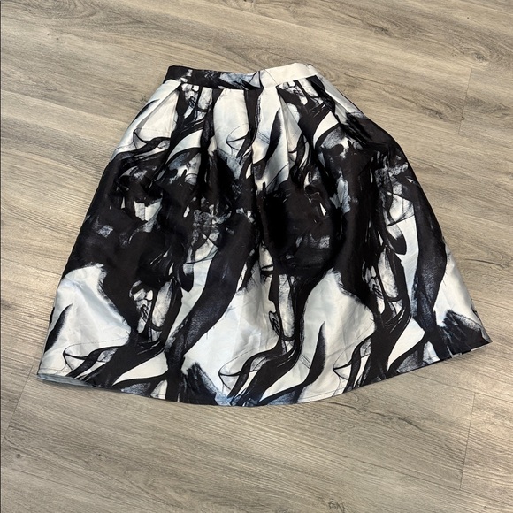 L'ATISTE Dresses & Skirts - LATISTE skirt size medium